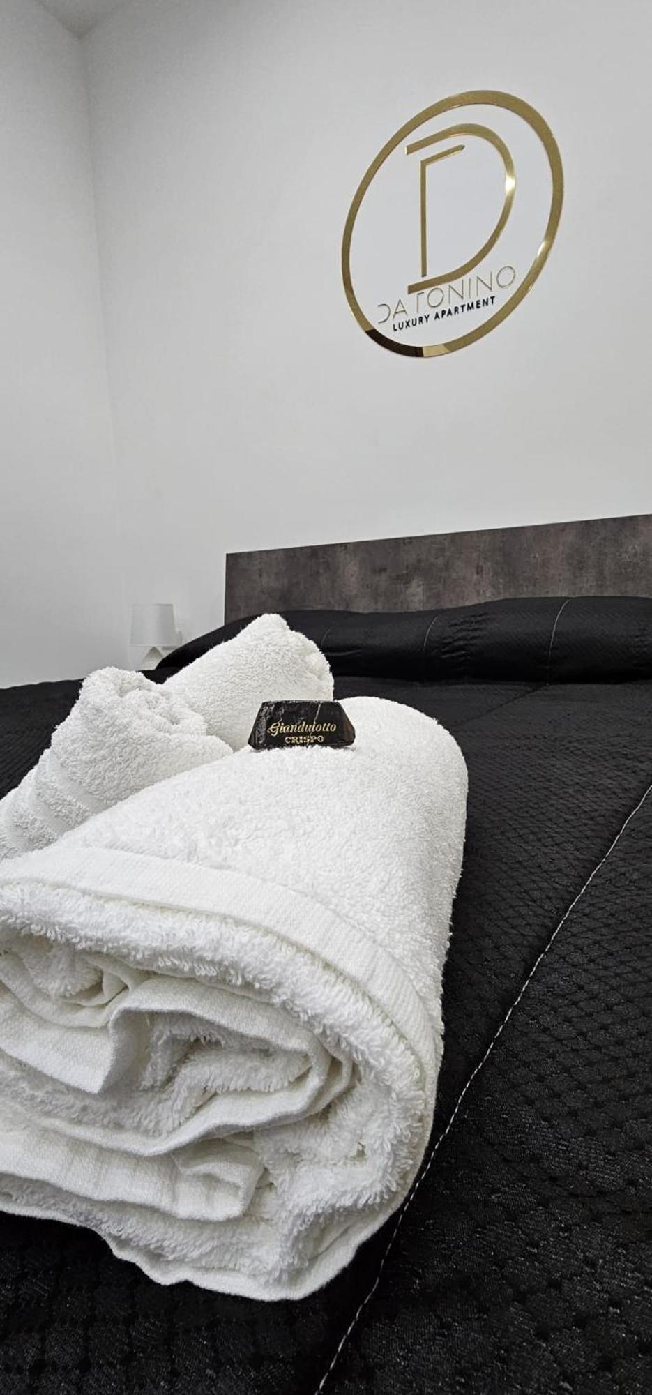 Da Tonino Luxury Apartments Napoli Dış mekan fotoğraf