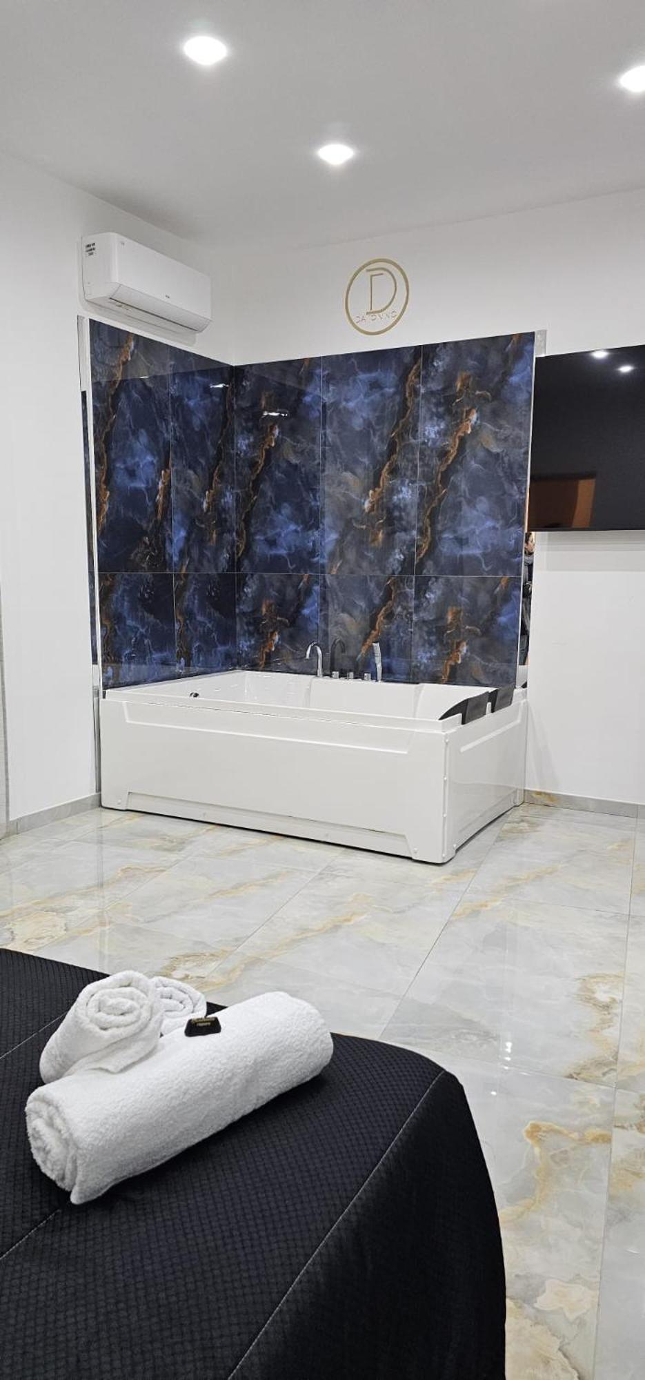 Da Tonino Luxury Apartments Napoli Dış mekan fotoğraf